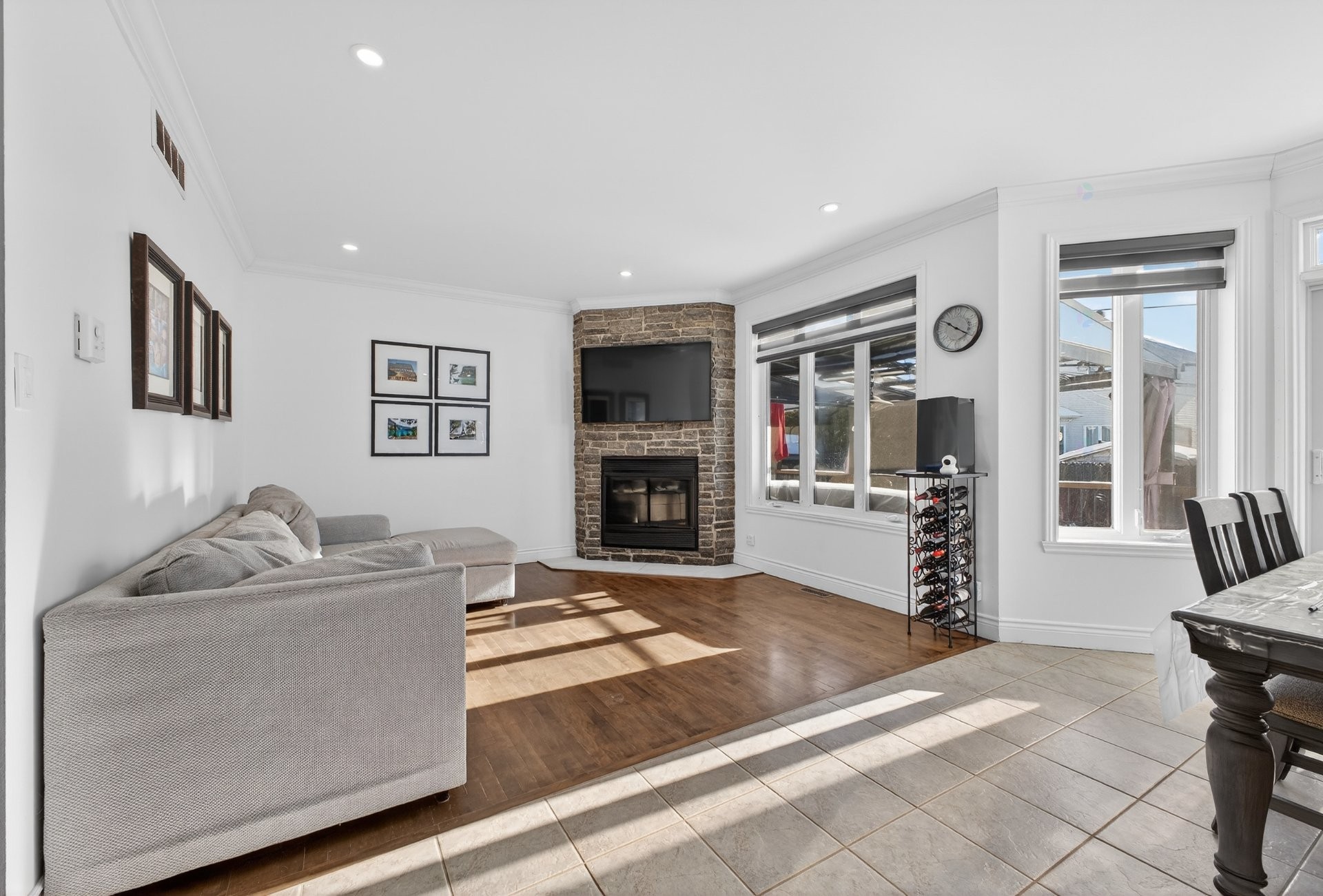 Salon - 107 Rue Thibert, Saint-Constant, QC - Indoor Photo Showing Living Room With Fireplace