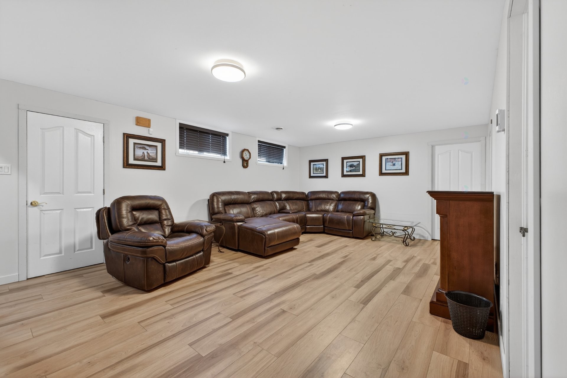 Salon - 107 Rue Thibert, Saint-Constant, QC - Indoor