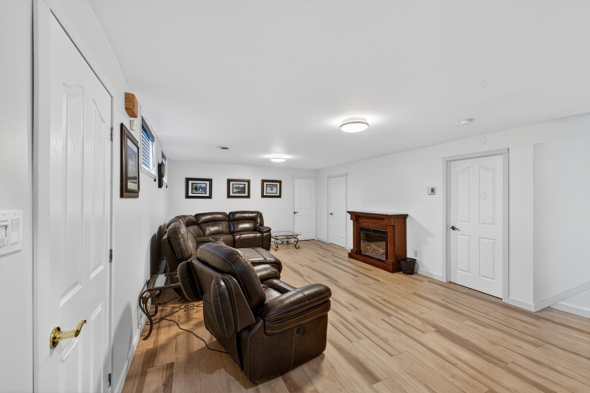 Salon - 107 Rue Thibert, Saint-Constant, QC - Indoor With Fireplace