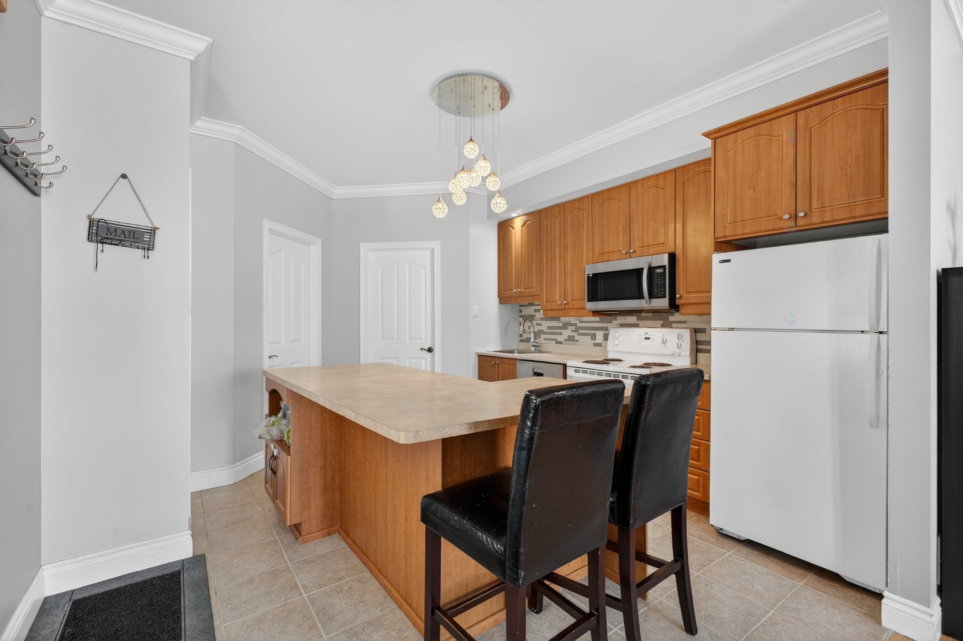 Cuisine - 107 Rue Thibert, Saint-Constant, QC - Indoor