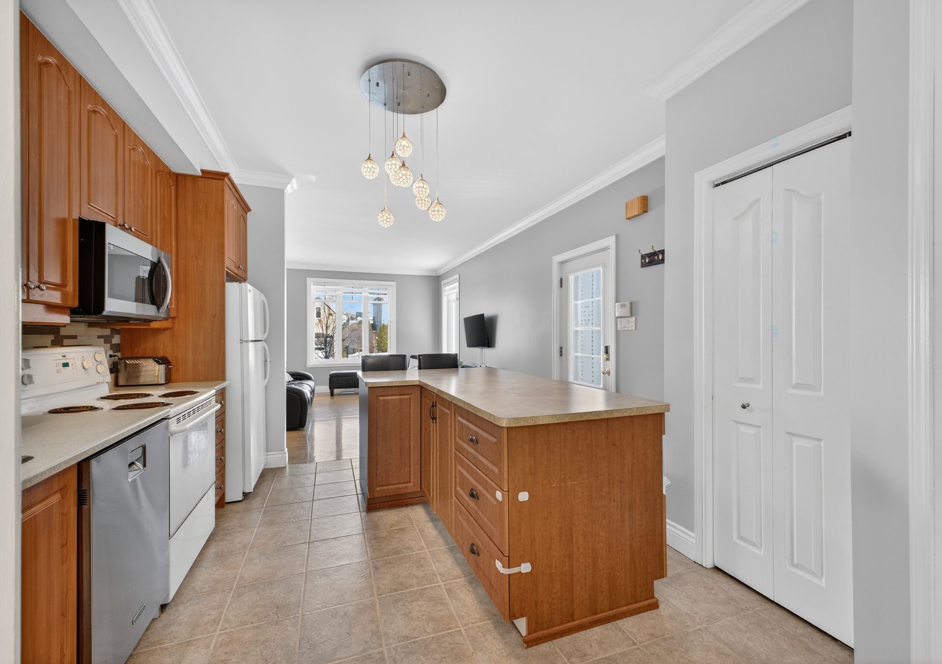Cuisine - 107 Rue Thibert, Saint-Constant, QC - Indoor Photo Showing Kitchen