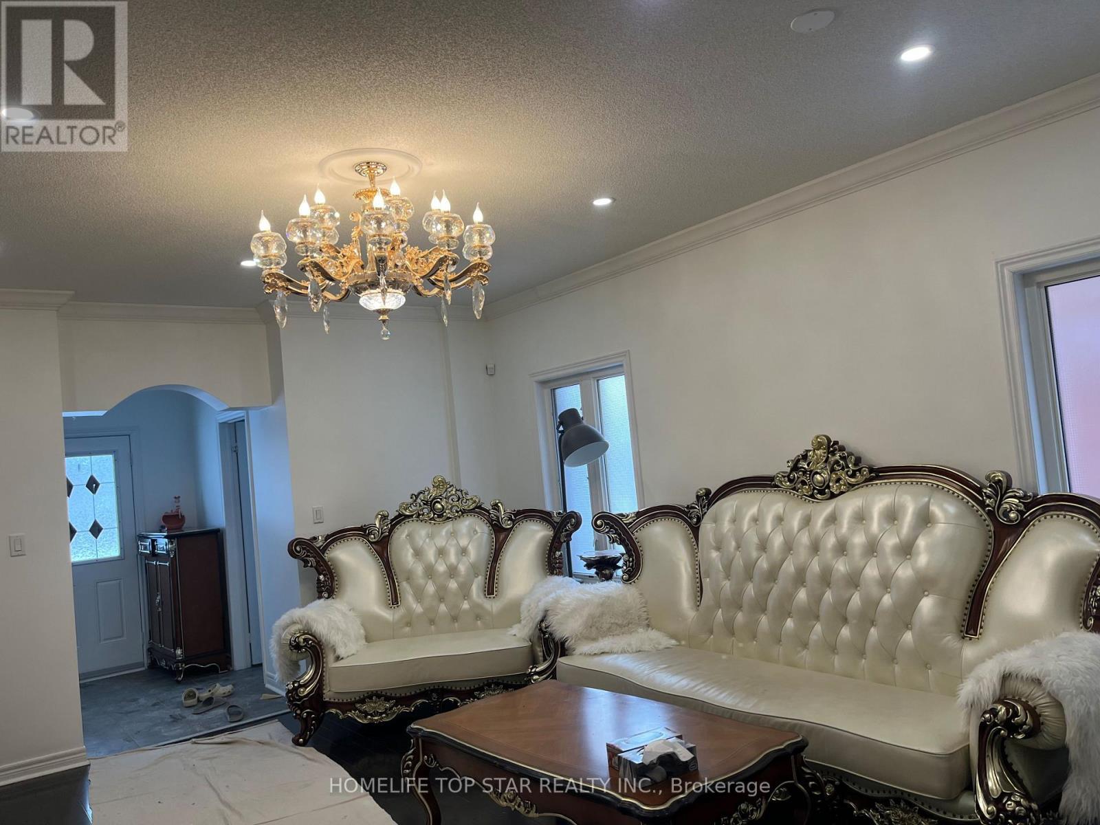 6 Maybole Road, Markham, ON - Indoor Photo Showing Living Room