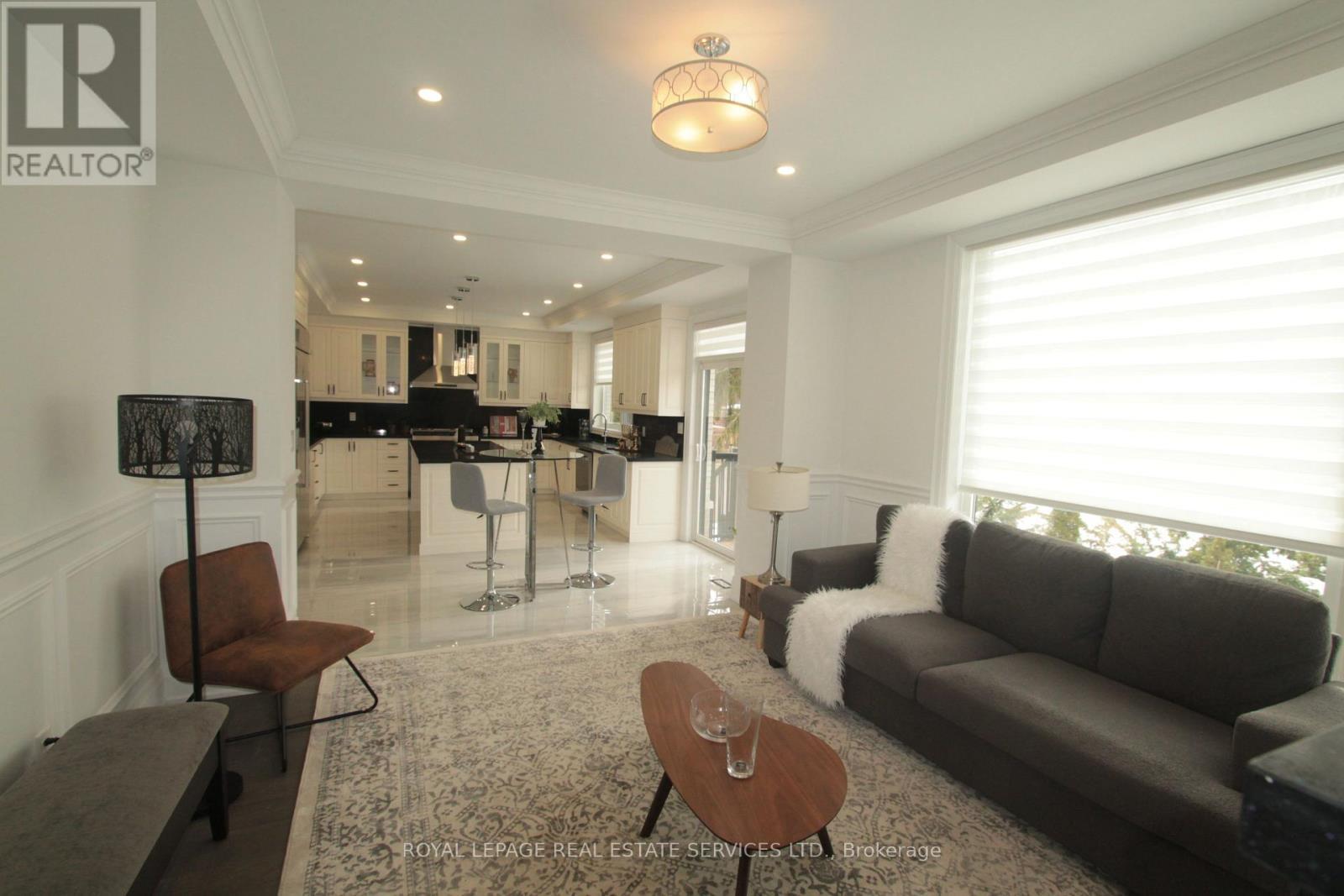 1204 Argreen Road, Mississauga, ON - Indoor Photo Showing Living Room