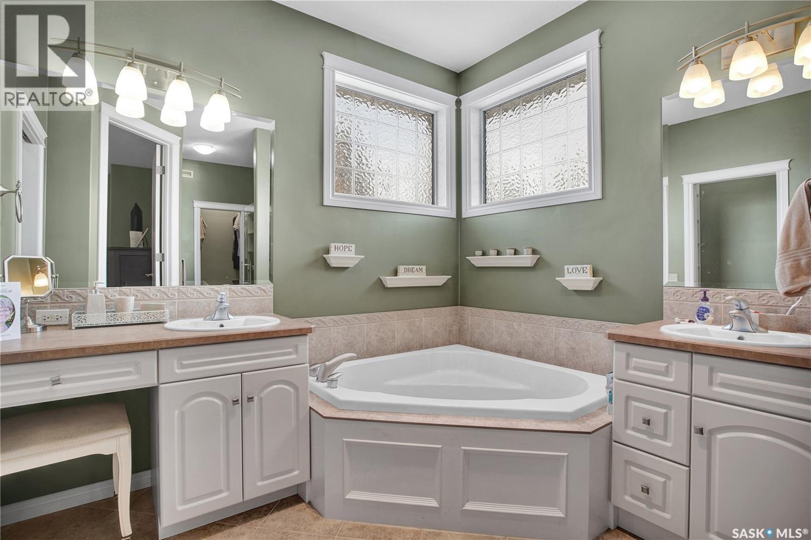 910 Roth Terrace, Rosthern, SK - Indoor Photo Showing Bathroom