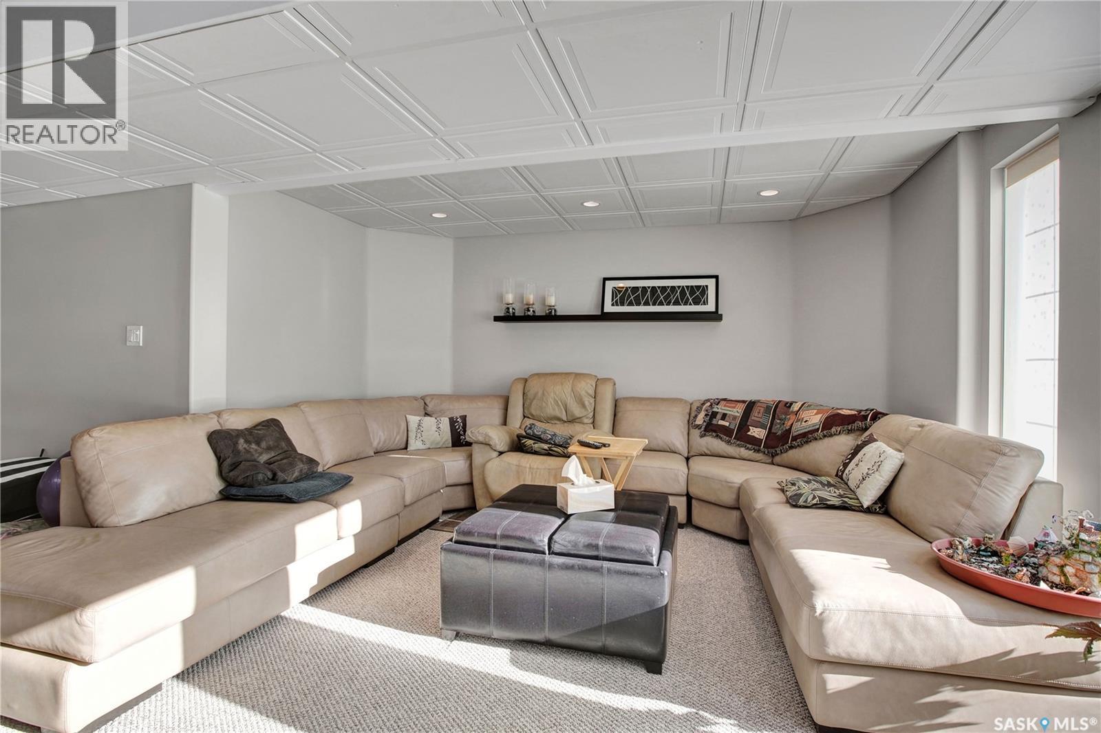 910 Roth Terrace, Rosthern, SK - Indoor Photo Showing Living Room