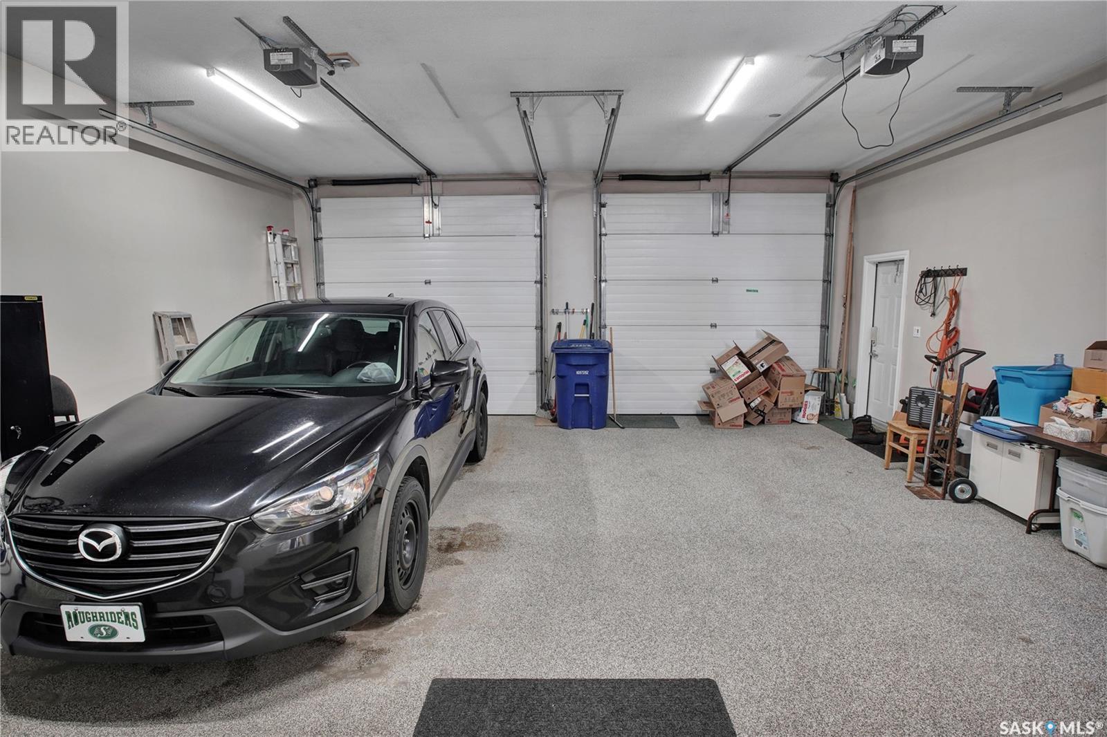910 Roth Terrace, Rosthern, SK - Indoor Photo Showing Garage
