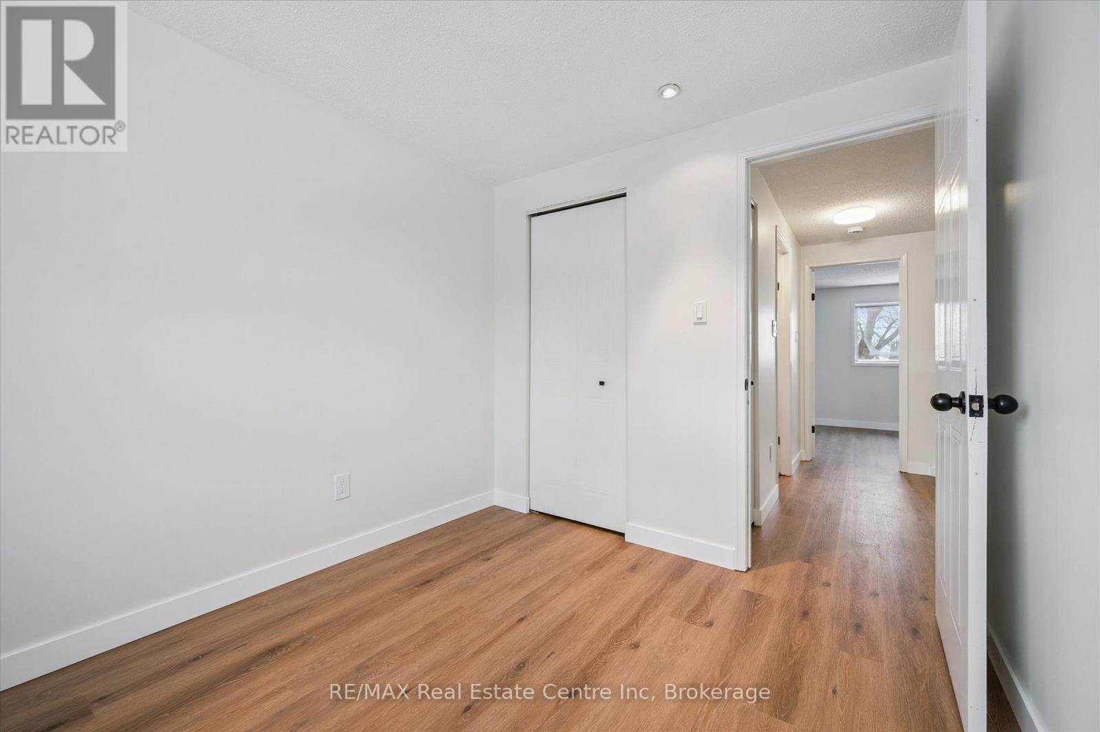 896 Elgin Street N, Cambridge, ON - Indoor Photo Showing Other Room