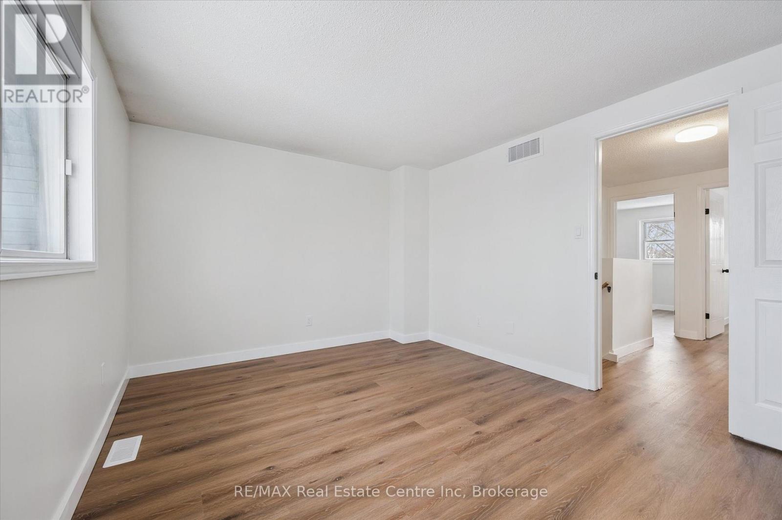 896 Elgin Street N, Cambridge, ON - Indoor Photo Showing Other Room