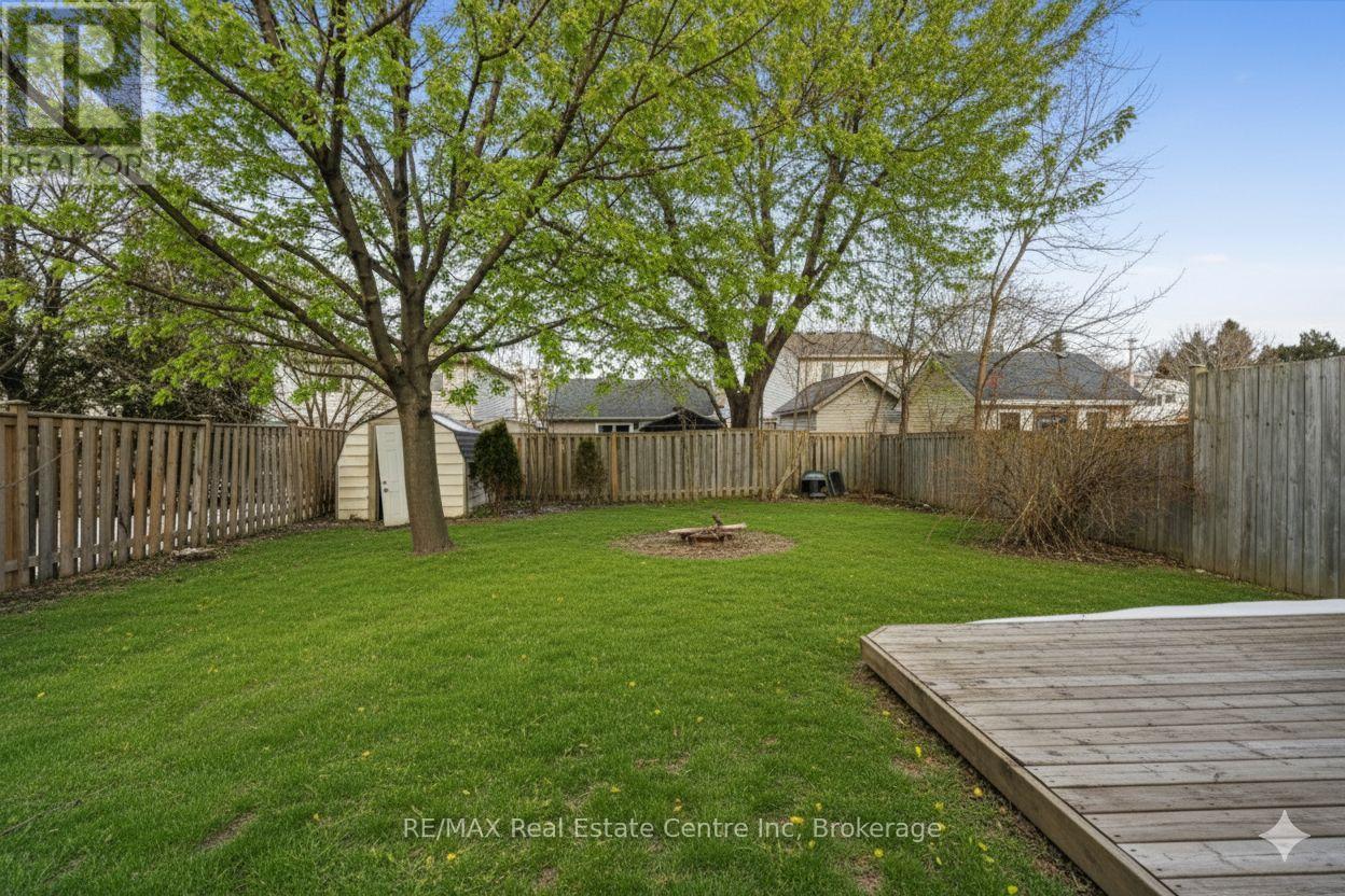 896 Elgin Street N, Cambridge, ON - Outdoor With Backyard