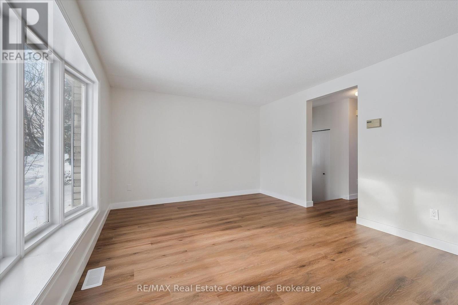 896 Elgin Street N, Cambridge, ON - Indoor Photo Showing Other Room