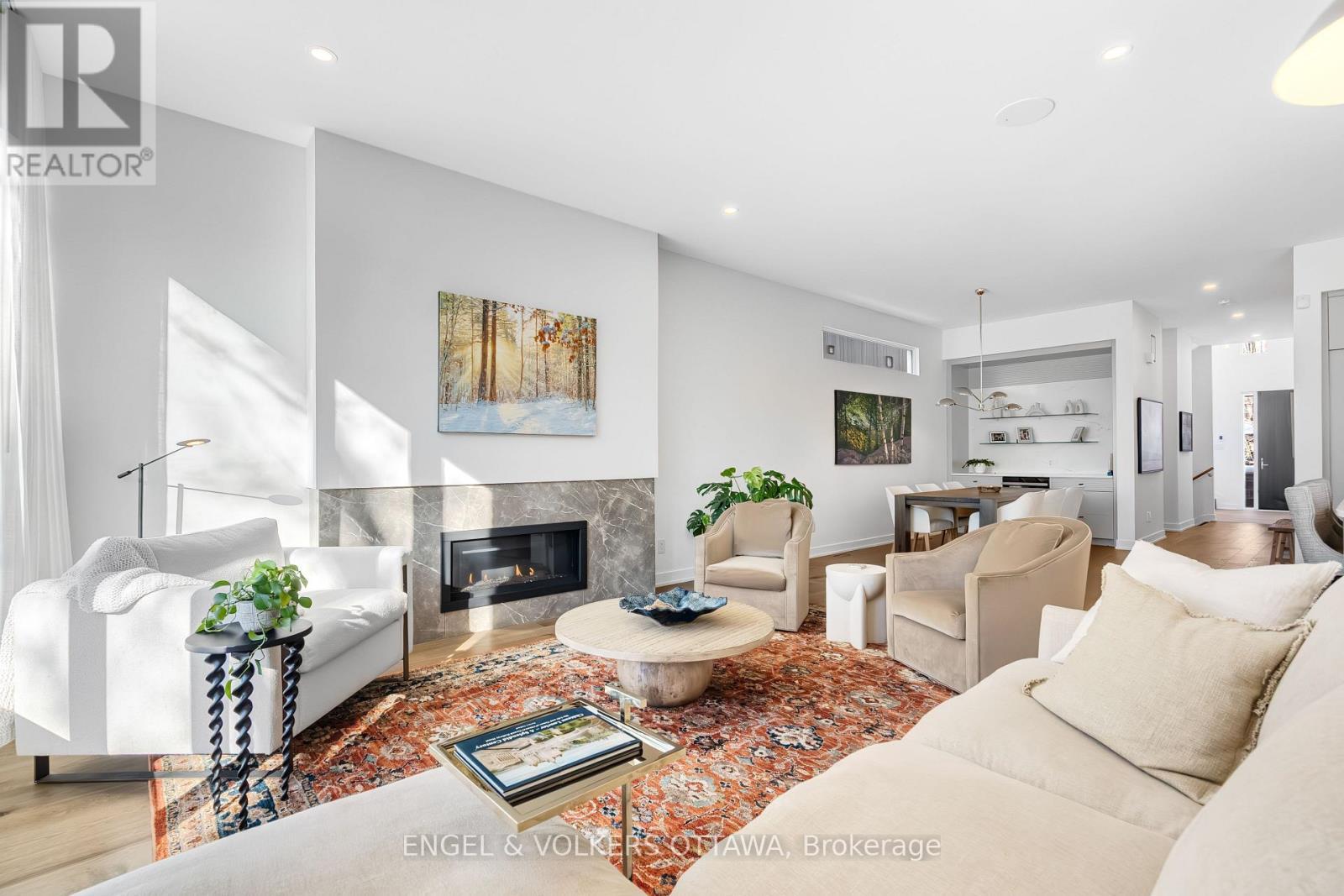 508 Roosevelt Avenue, Ottawa, ON - Indoor Photo Showing Living Room With Fireplace