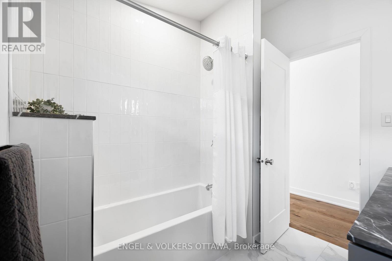 508 Roosevelt Avenue, Ottawa, ON - Indoor Photo Showing Bathroom