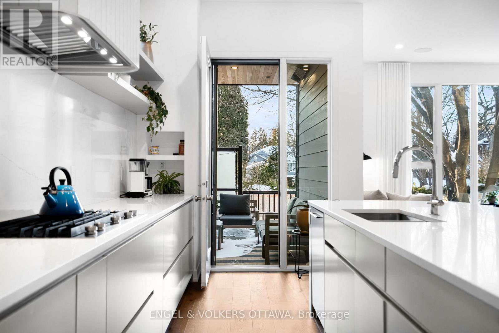 508 Roosevelt Avenue, Ottawa, ON - Indoor Photo Showing Kitchen With Upgraded Kitchen