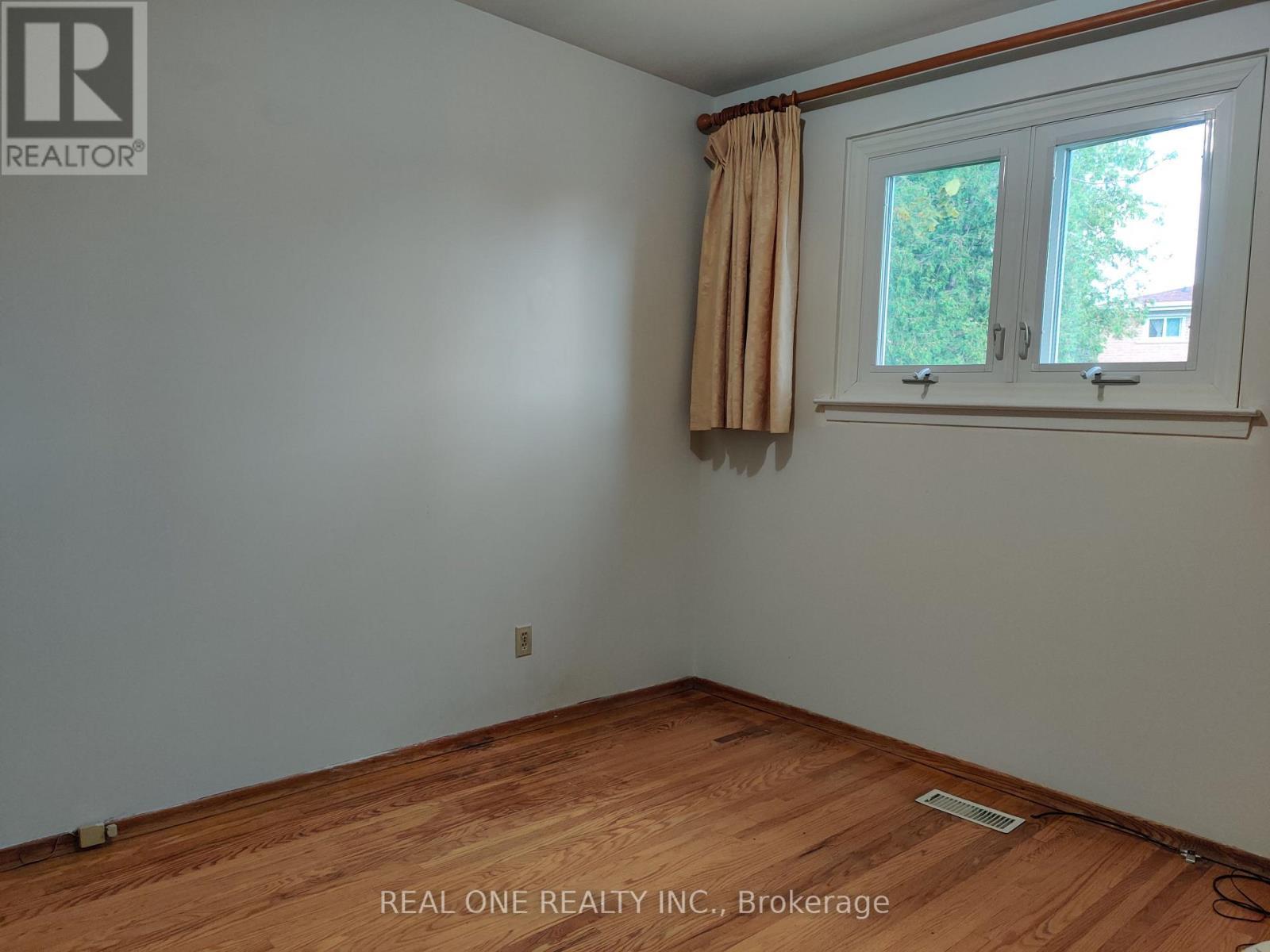 Upper - 9 Lisburn Crescent, Toronto, ON - Indoor Photo Showing Other Room