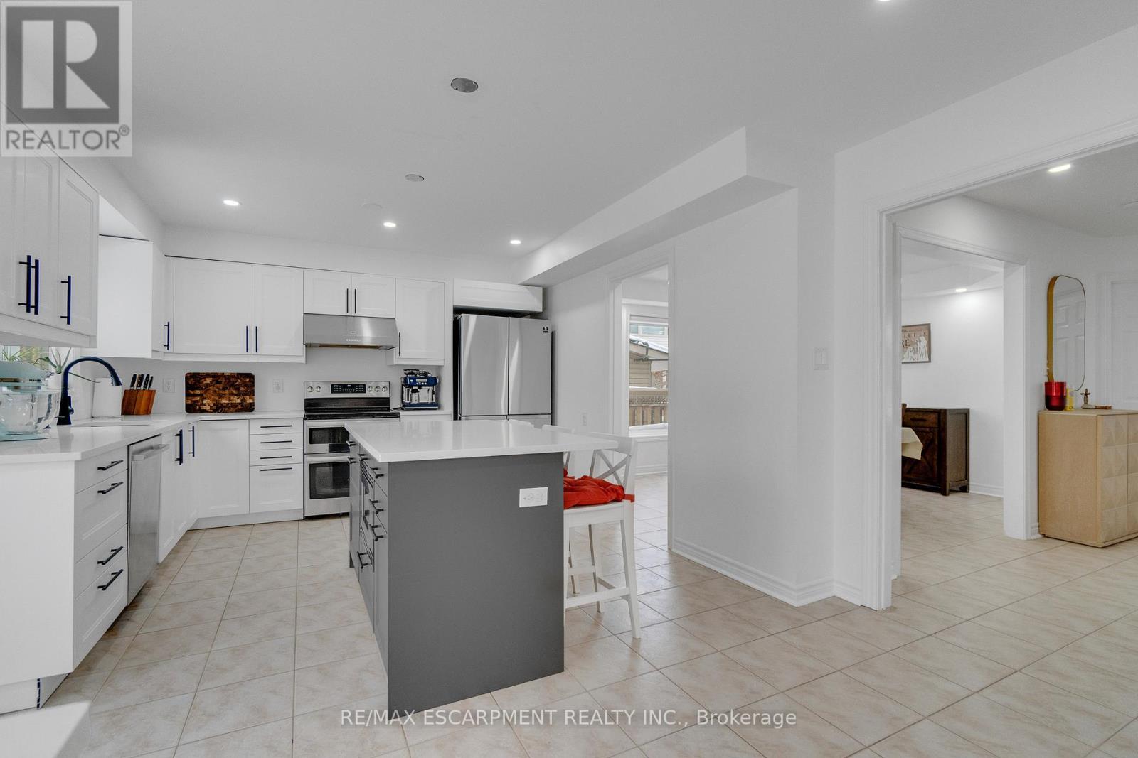 191 Hawkswood Trail, Hamilton, ON - Indoor Photo Showing Kitchen With Stainless Steel Kitchen