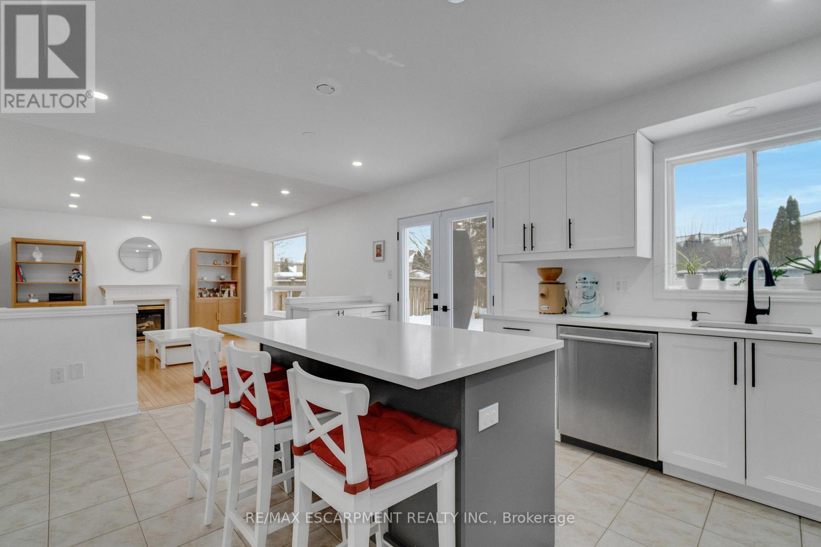 191 Hawkswood Trail, Hamilton, ON - Indoor Photo Showing Kitchen With Double Sink