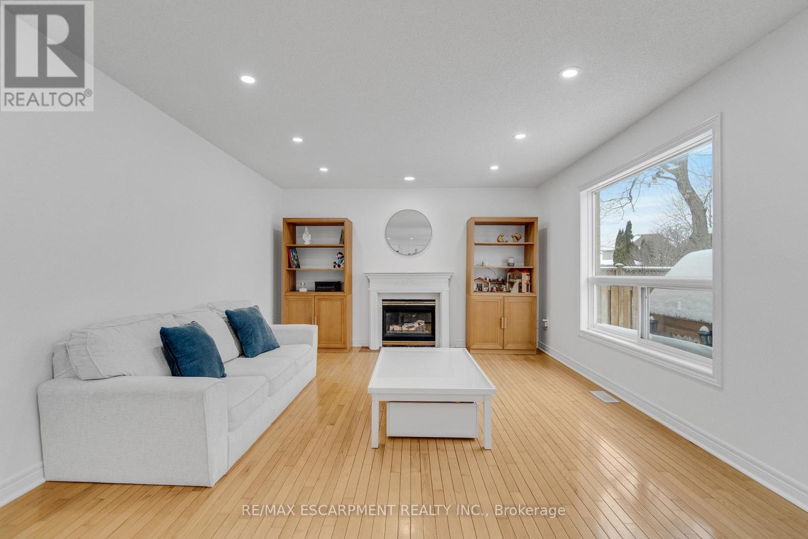 191 Hawkswood Trail, Hamilton, ON - Indoor Photo Showing Living Room With Fireplace