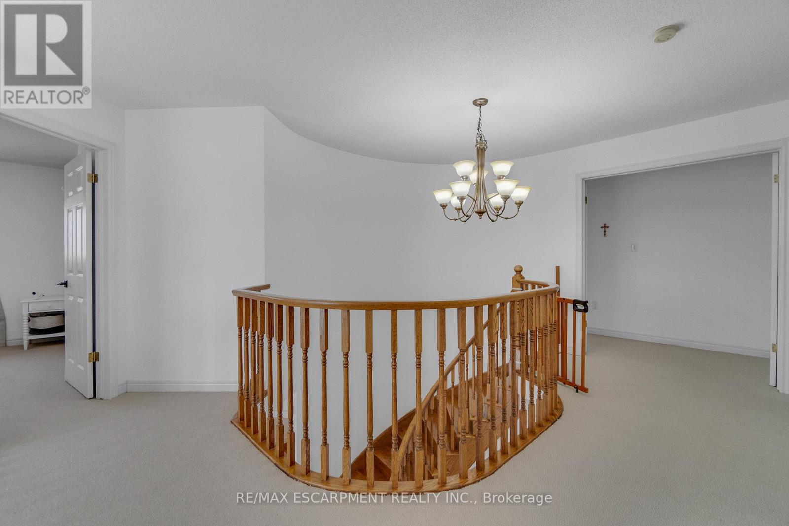 191 Hawkswood Trail, Hamilton, ON - Indoor Photo Showing Other Room