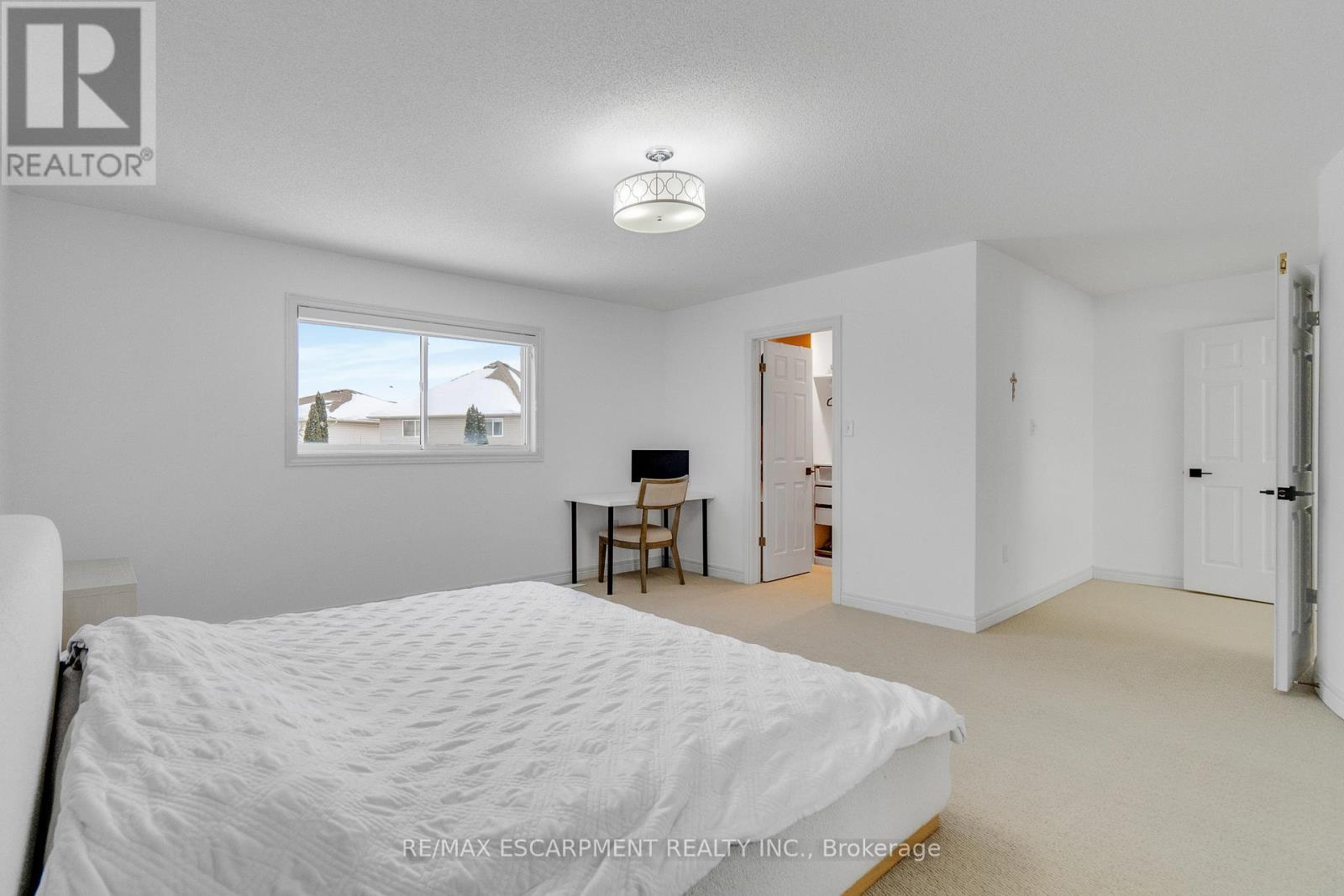 191 Hawkswood Trail, Hamilton, ON - Indoor Photo Showing Bedroom