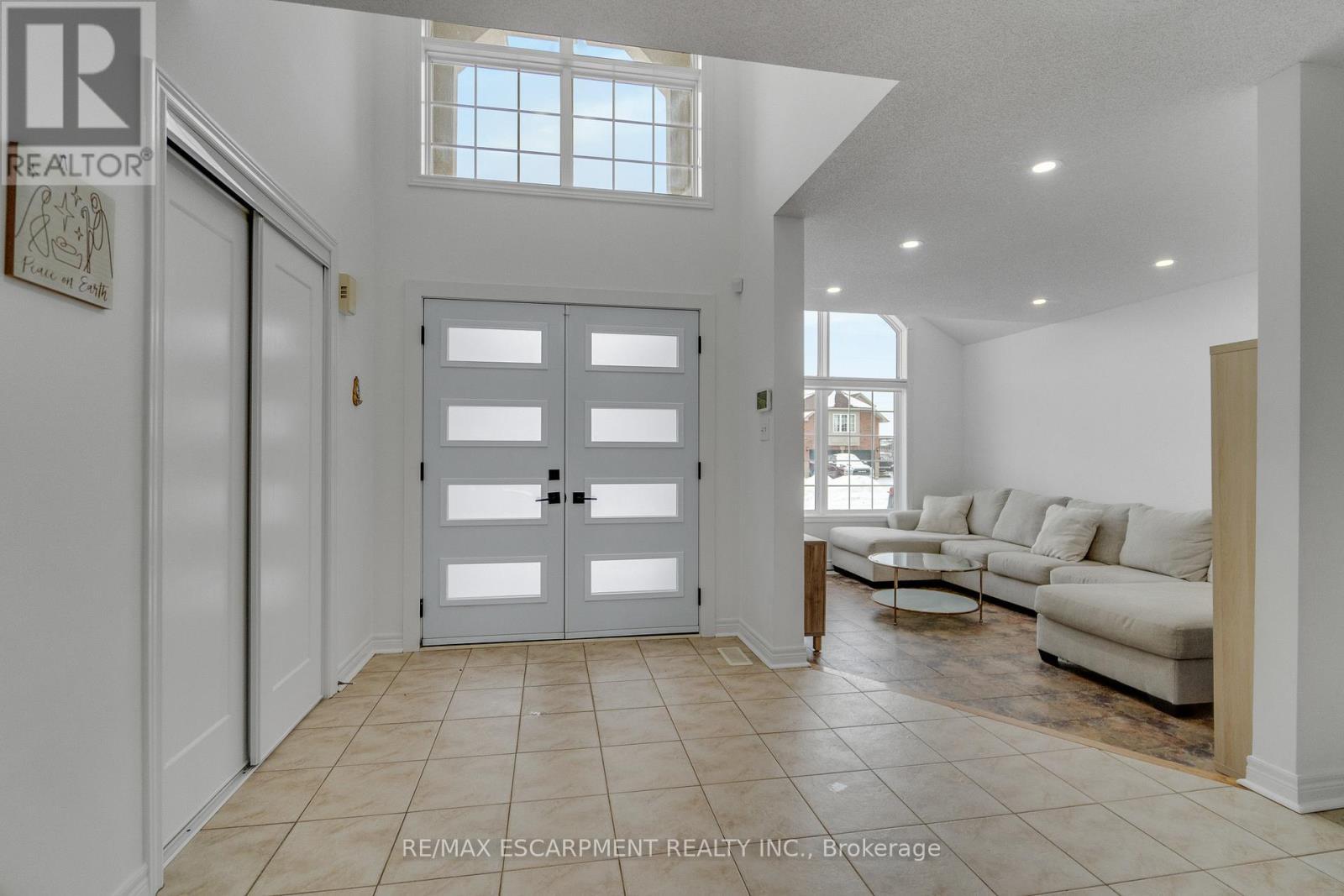 191 Hawkswood Trail, Hamilton, ON - Indoor Photo Showing Other Room