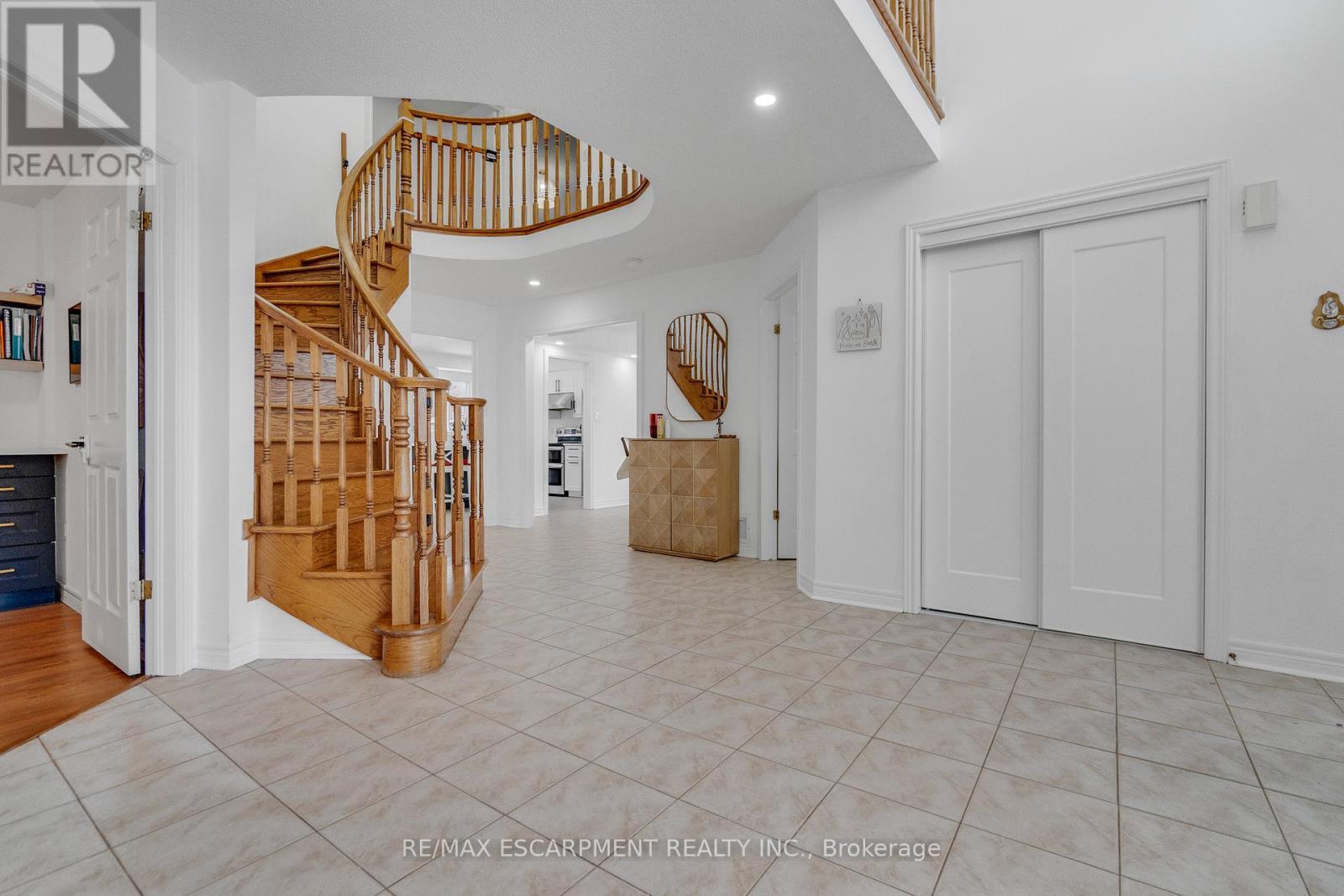 191 Hawkswood Trail, Hamilton, ON - Indoor Photo Showing Other Room