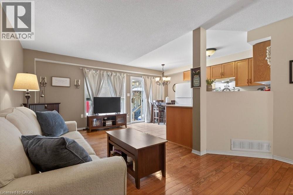10 Cadham Boulevard Unit# 29, Hamilton, ON - Indoor Photo Showing Living Room