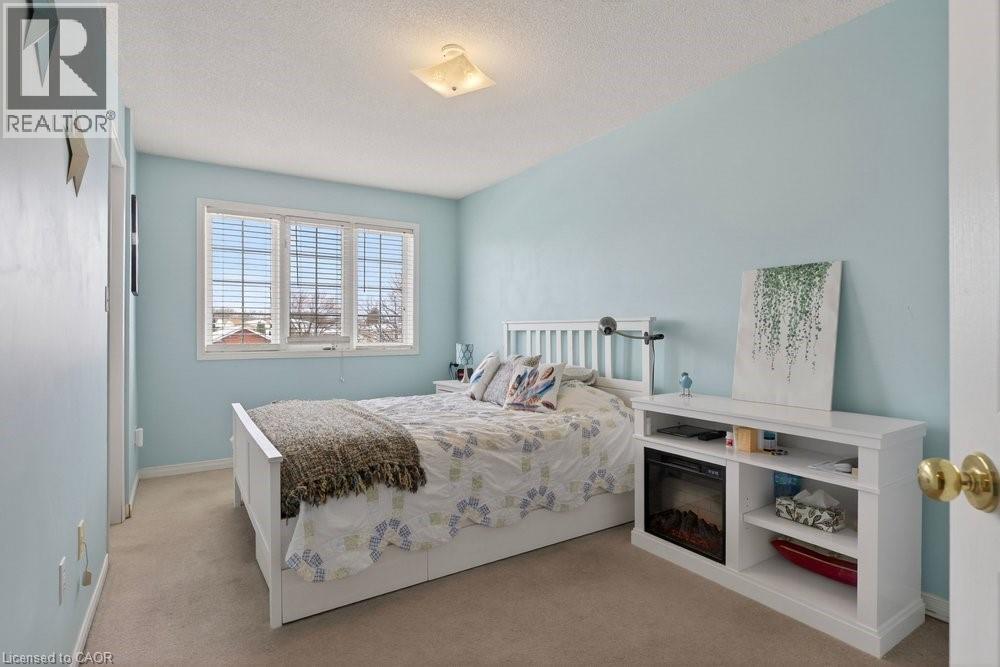 10 Cadham Boulevard Unit# 29, Hamilton, ON - Indoor Photo Showing Bedroom