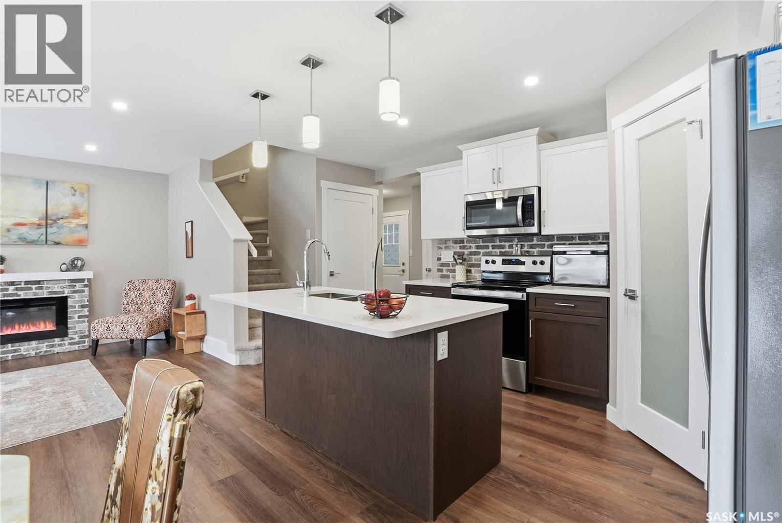 474 Schmeiser Bend, Saskatoon, SK - Indoor Photo Showing Kitchen With Upgraded Kitchen