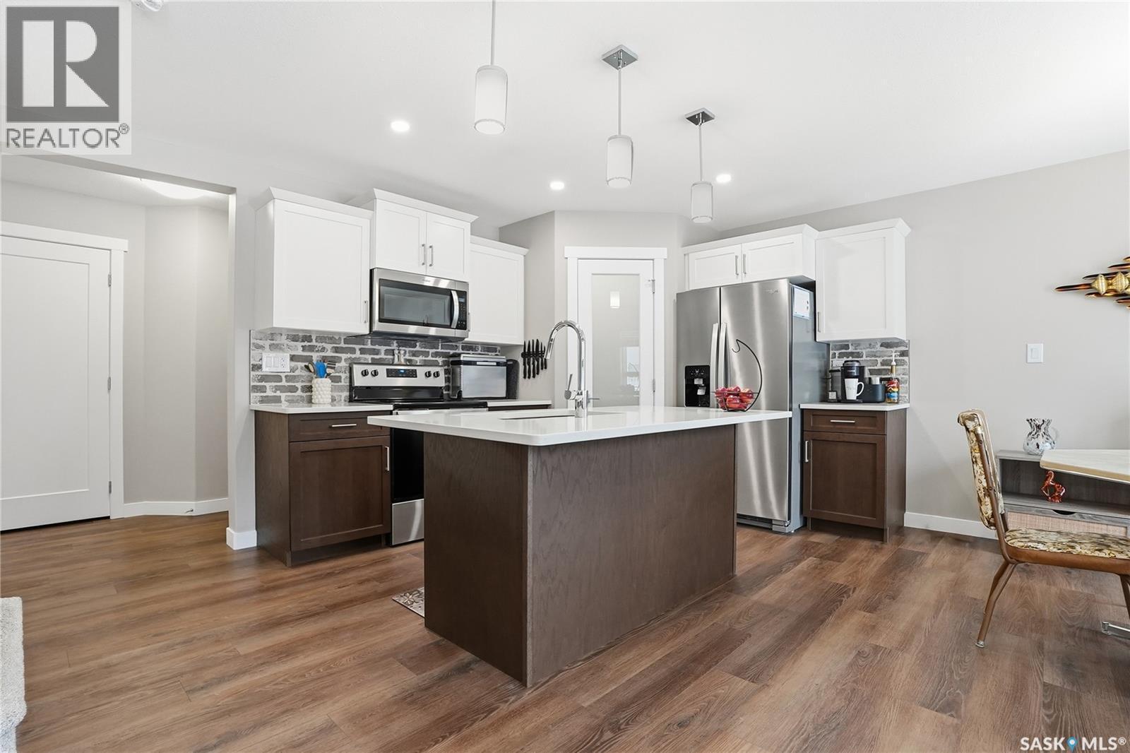 474 Schmeiser Bend, Saskatoon, SK - Indoor Photo Showing Kitchen With Stainless Steel Kitchen With Upgraded Kitchen