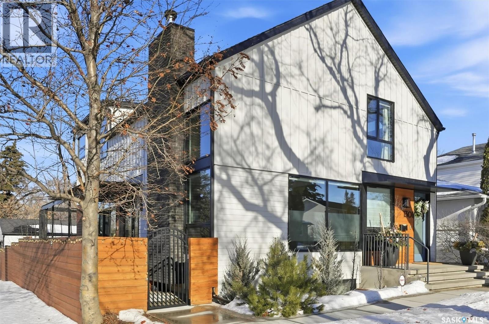 1301 11Th Street E, Saskatoon, SK - Outdoor