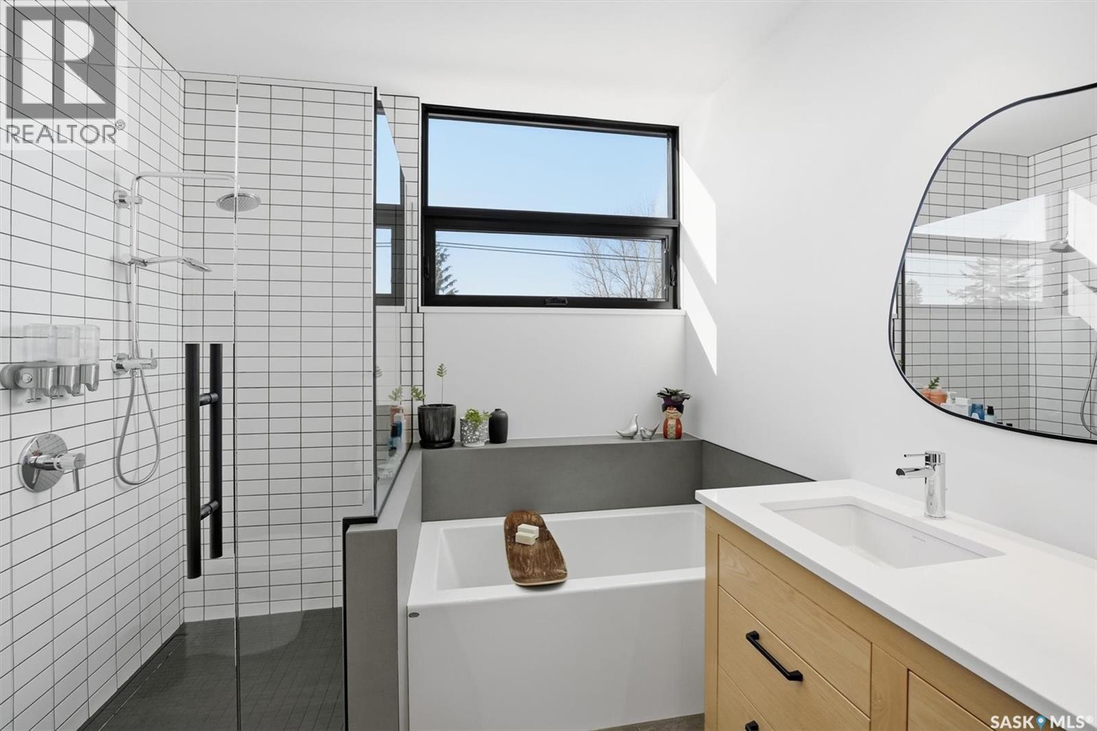 1301 11Th Street E, Saskatoon, SK - Indoor Photo Showing Bathroom