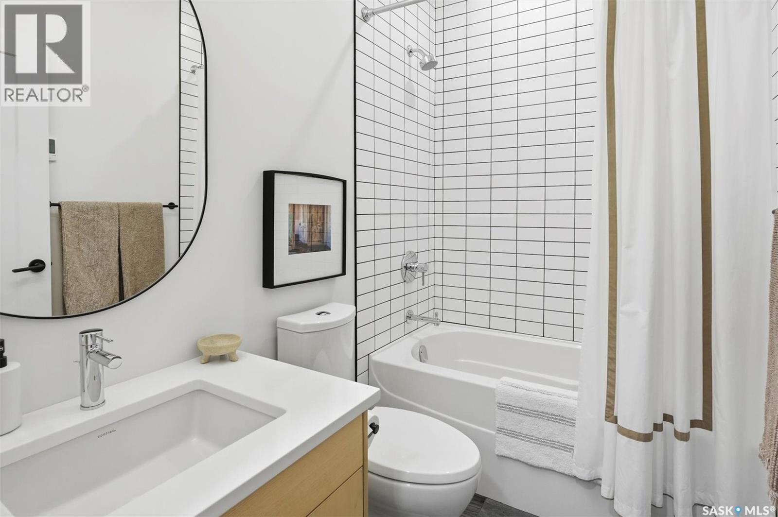 1301 11Th Street E, Saskatoon, SK - Indoor Photo Showing Bathroom