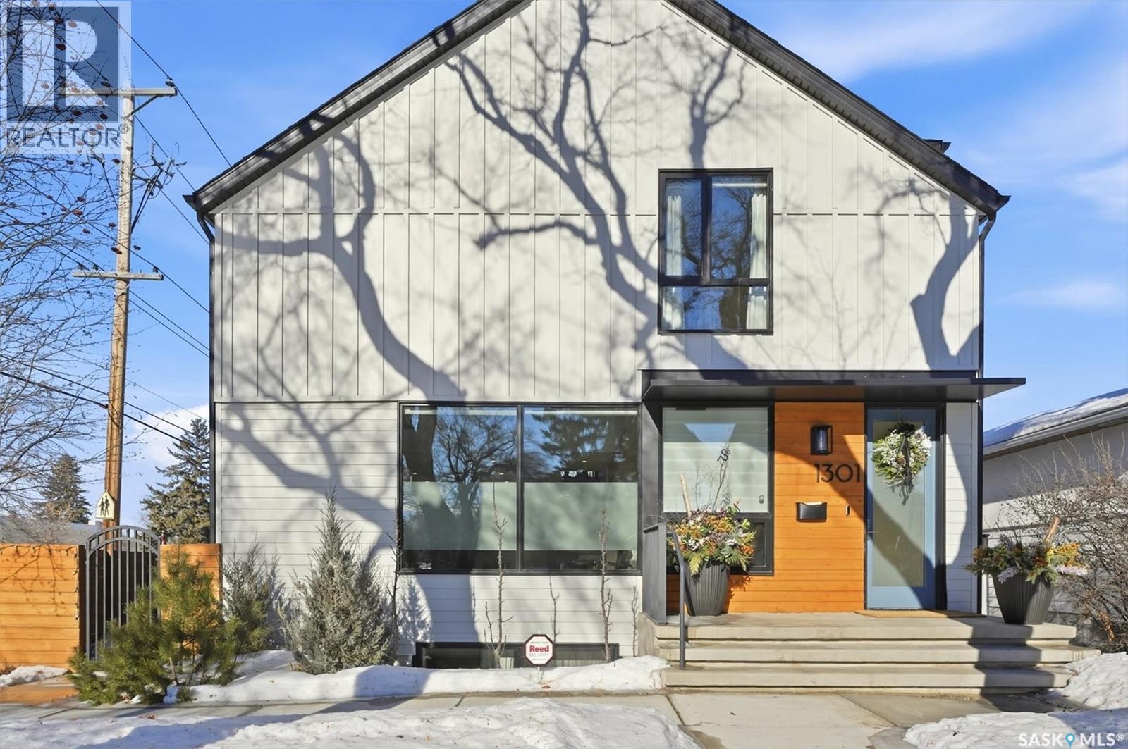 1301 11Th Street E, Saskatoon, SK - Outdoor