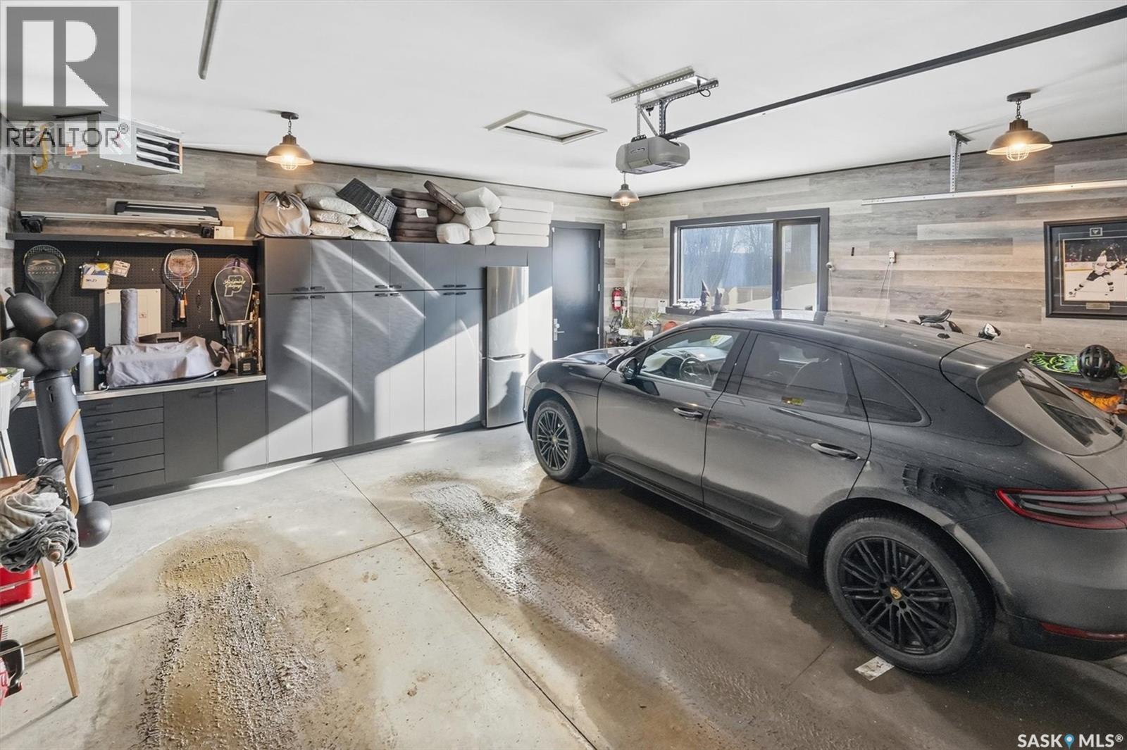 1301 11Th Street E, Saskatoon, SK - Indoor Photo Showing Garage