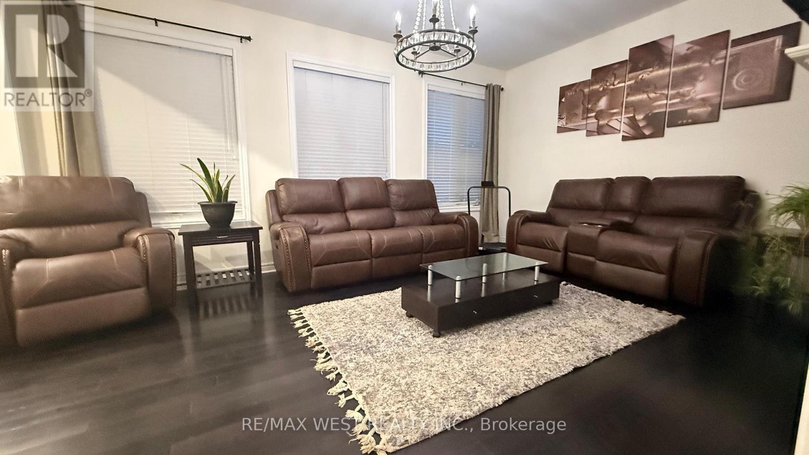 124 Johnson Drive, Shelburne, ON - Indoor Photo Showing Living Room