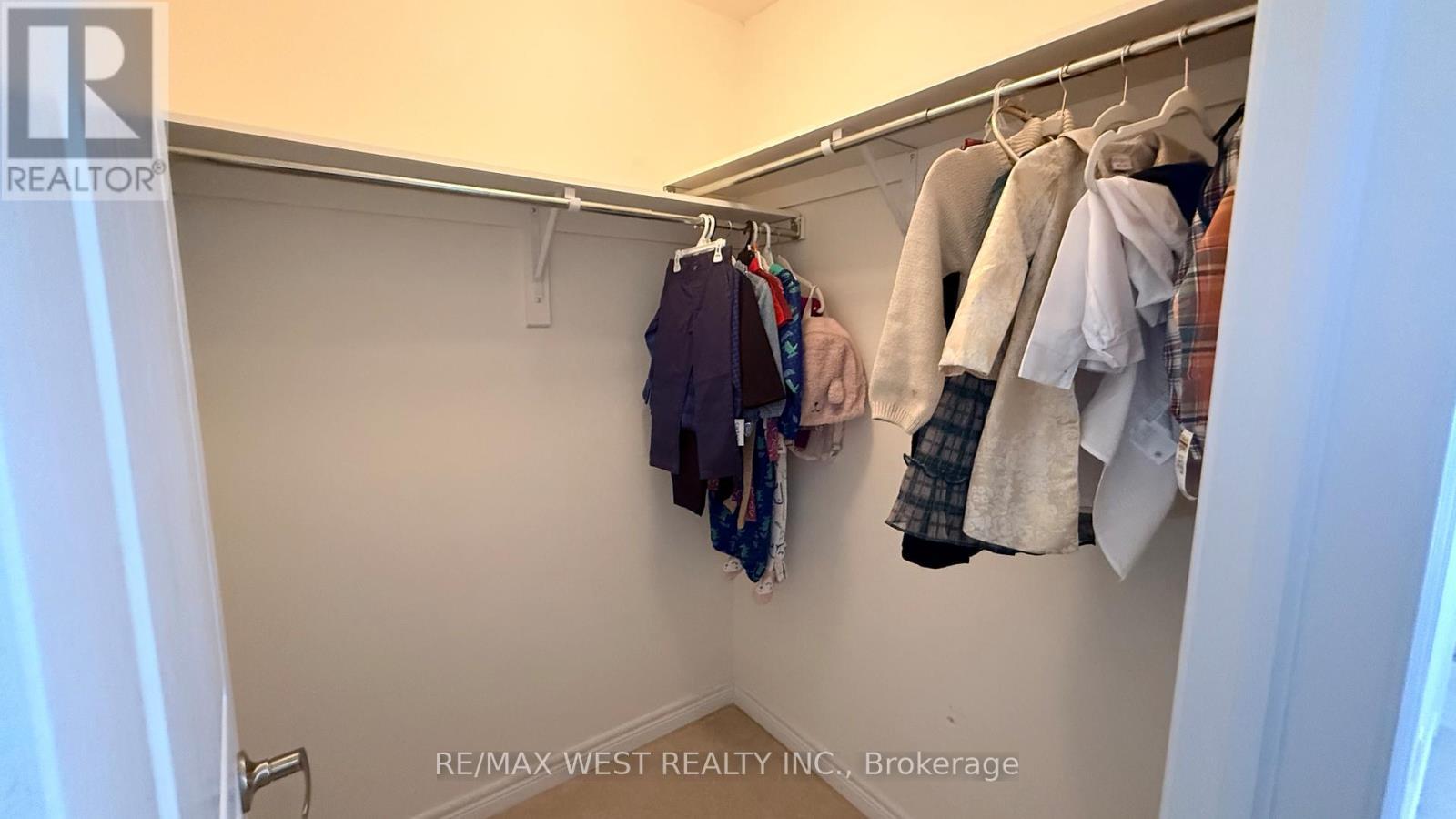 124 Johnson Drive, Shelburne, ON - Indoor With Storage