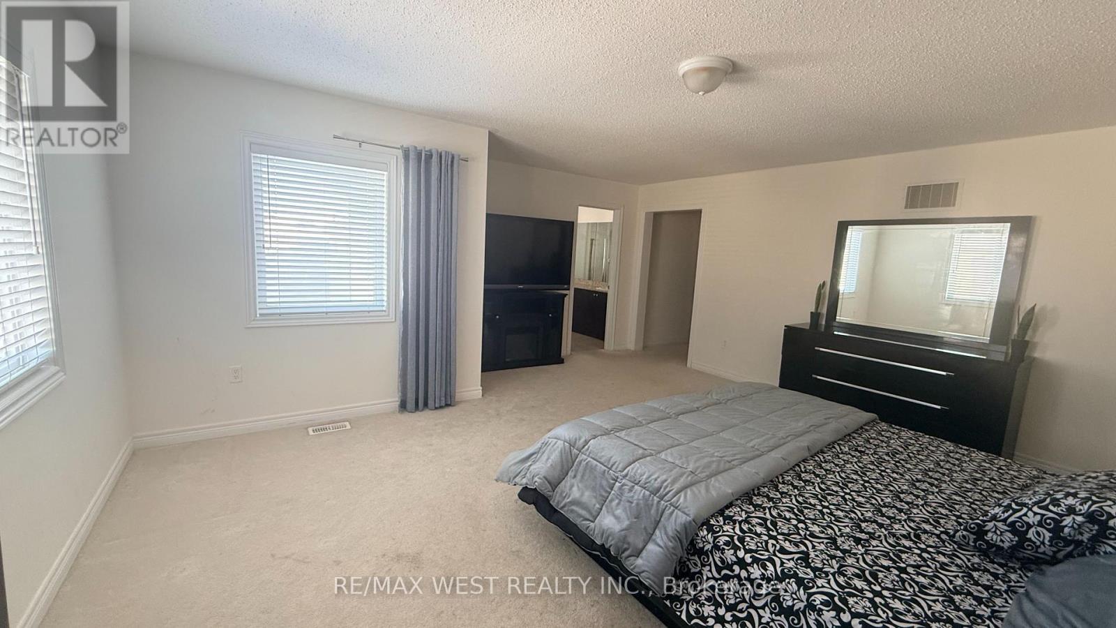 124 Johnson Drive, Shelburne, ON - Indoor Photo Showing Bedroom
