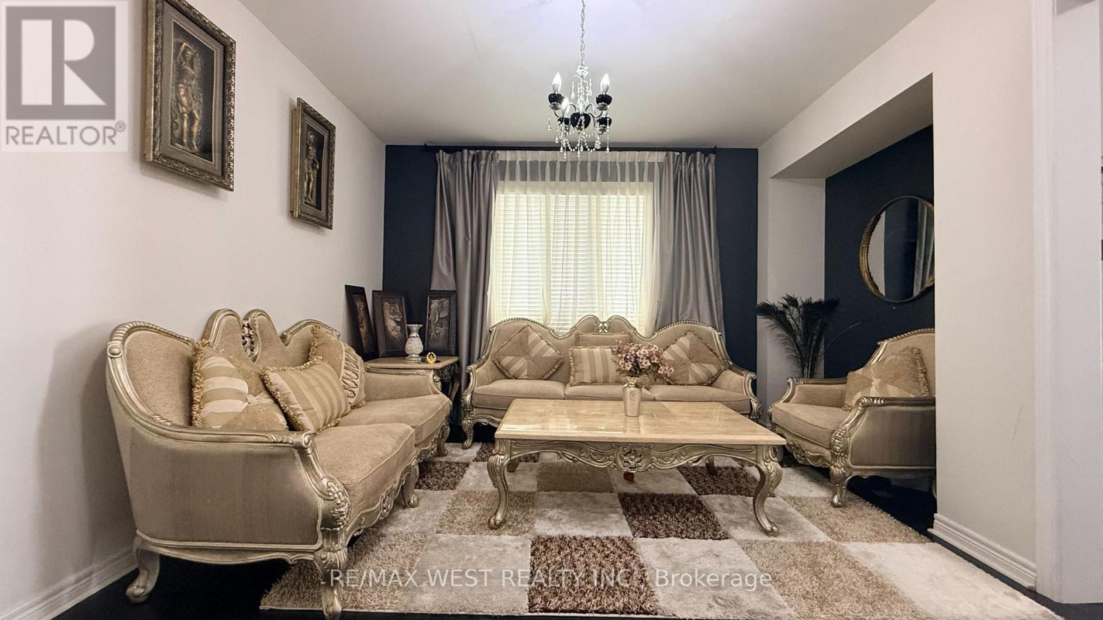 124 Johnson Drive, Shelburne, ON - Indoor Photo Showing Living Room