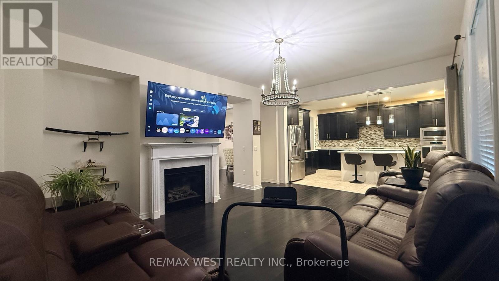 124 Johnson Drive, Shelburne, ON - Indoor Photo Showing Other Room With Fireplace