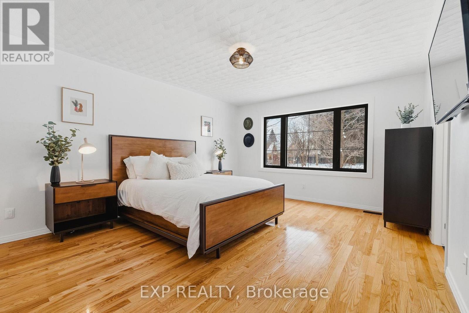 523 Forest Hill Drive, Kitchener, ON - Indoor Photo Showing Bedroom