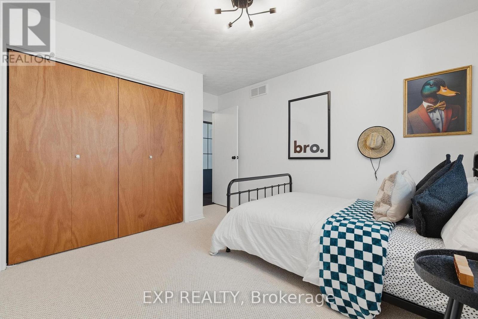 523 Forest Hill Drive, Kitchener, ON - Indoor Photo Showing Bedroom