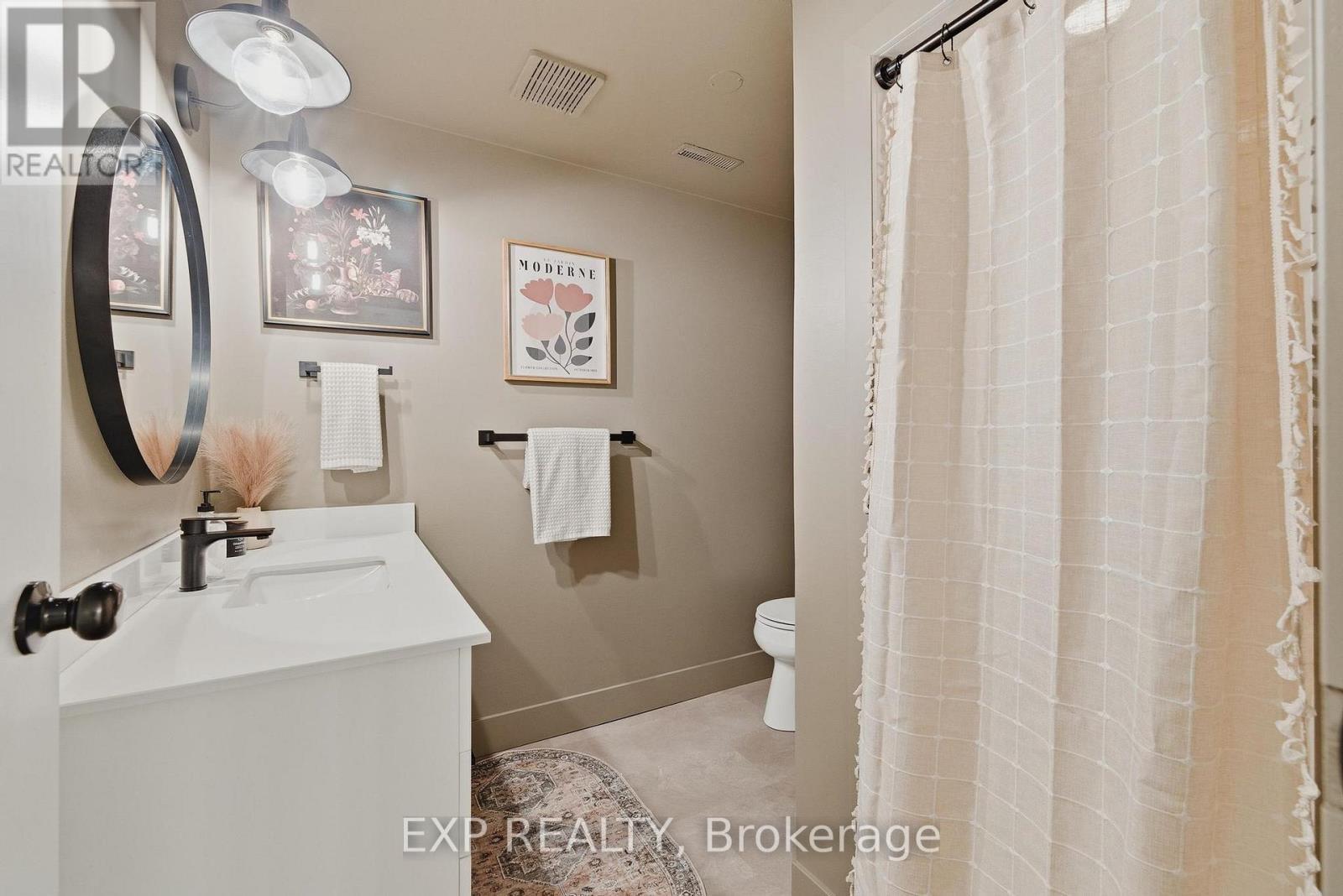 523 Forest Hill Drive, Kitchener, ON - Indoor Photo Showing Bathroom