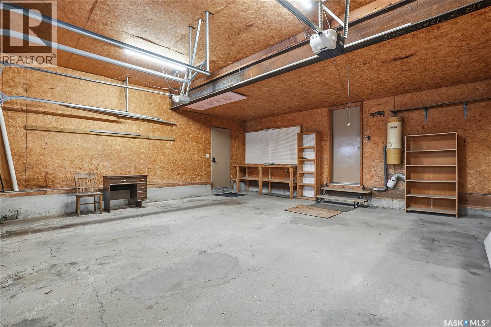 3418 Keohan Crescent, Regina, SK - Indoor Photo Showing Garage