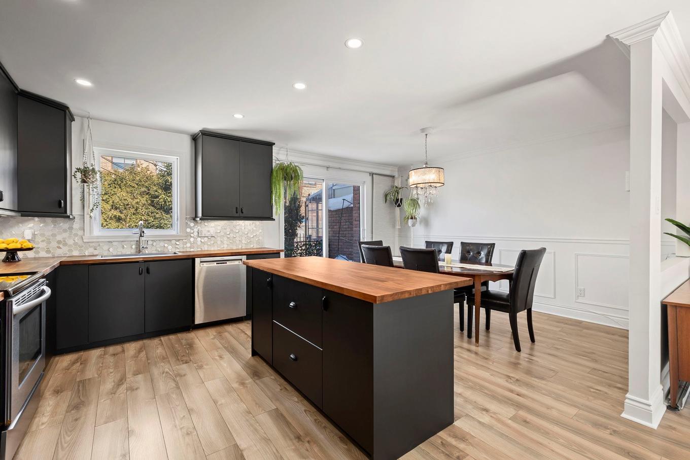 Cuisine - 2890 Rue Sherbrooke, Montréal (Lachine), QC - Indoor Photo Showing Kitchen With Upgraded Kitchen