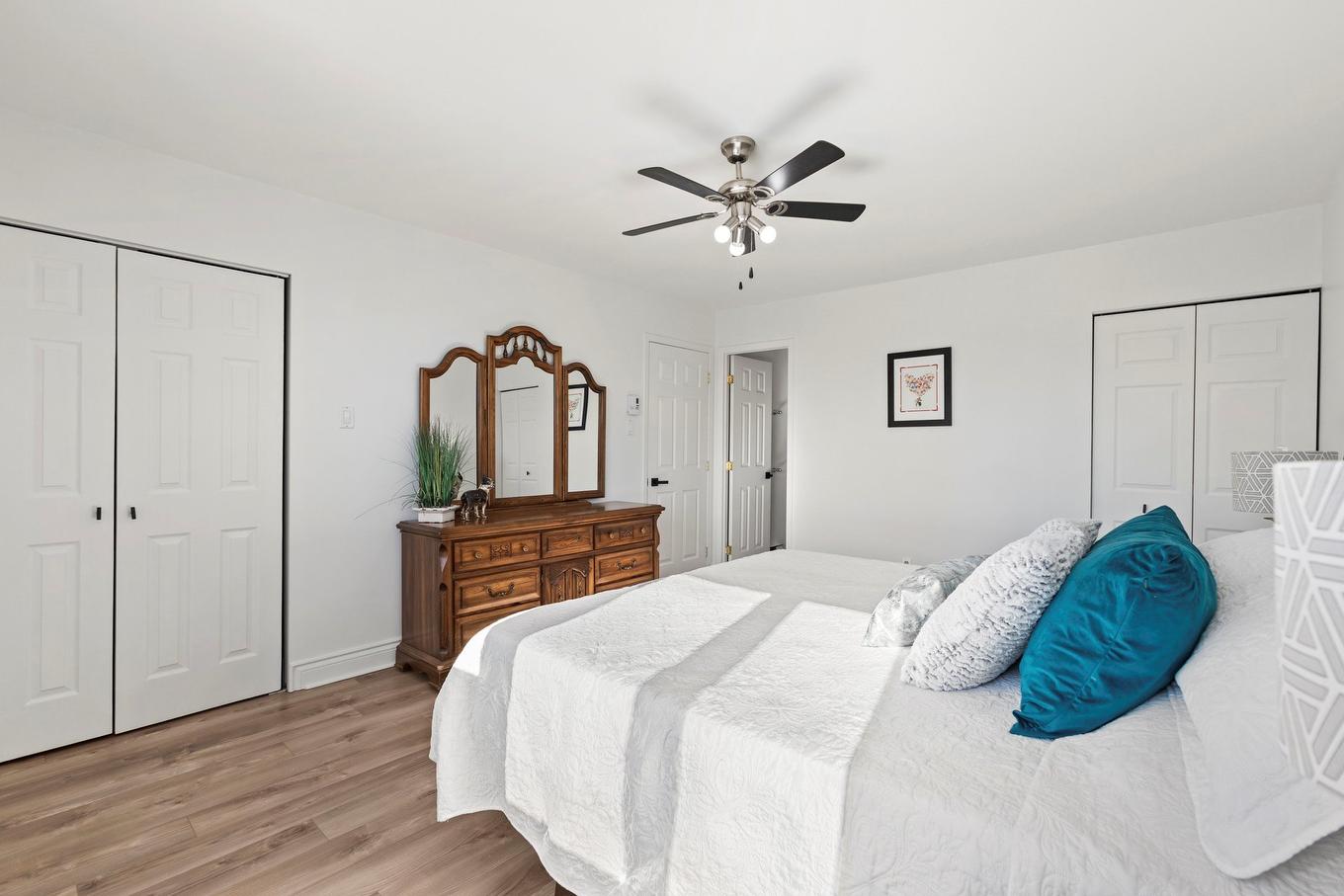Chambre à coucher principale - 2890 Rue Sherbrooke, Montréal (Lachine), QC - Indoor Photo Showing Bedroom
