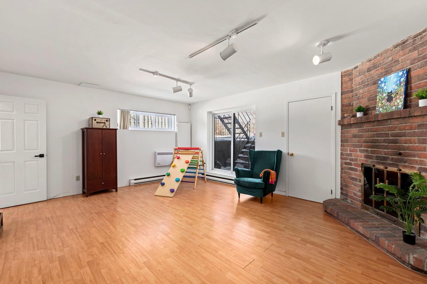 Sous-sol - 2890 Rue Sherbrooke, Montréal (Lachine), QC - Indoor With Fireplace