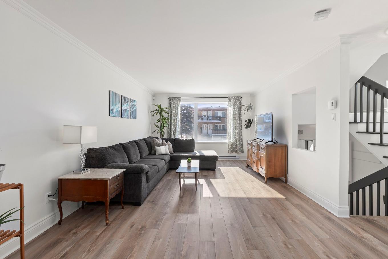 Salon - 2890 Rue Sherbrooke, Montréal (Lachine), QC - Indoor Photo Showing Living Room