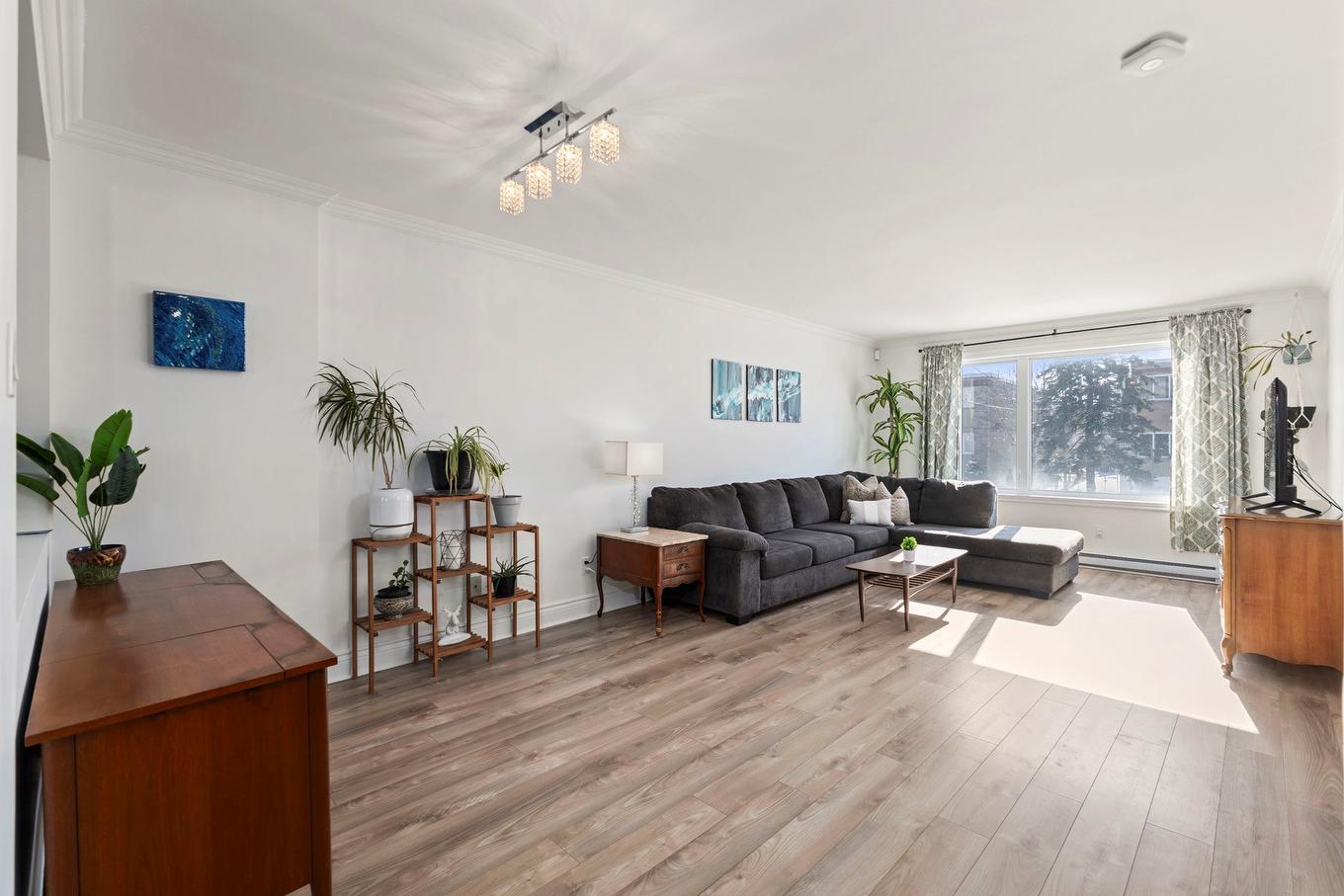 Salon - 2890 Rue Sherbrooke, Montréal (Lachine), QC - Indoor Photo Showing Living Room