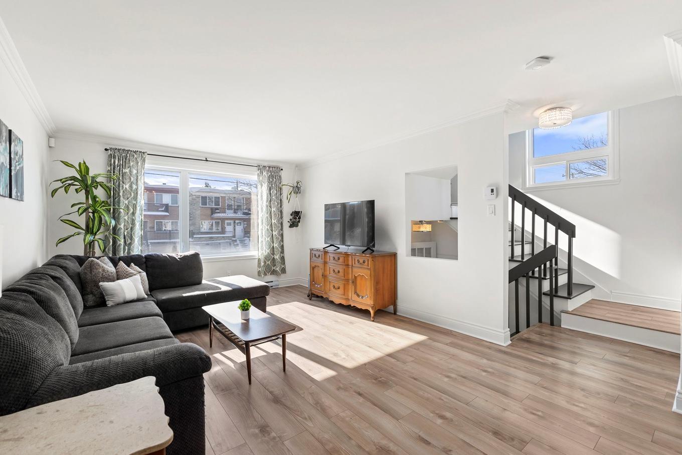 Salon - 2890 Rue Sherbrooke, Montréal (Lachine), QC - Indoor Photo Showing Living Room