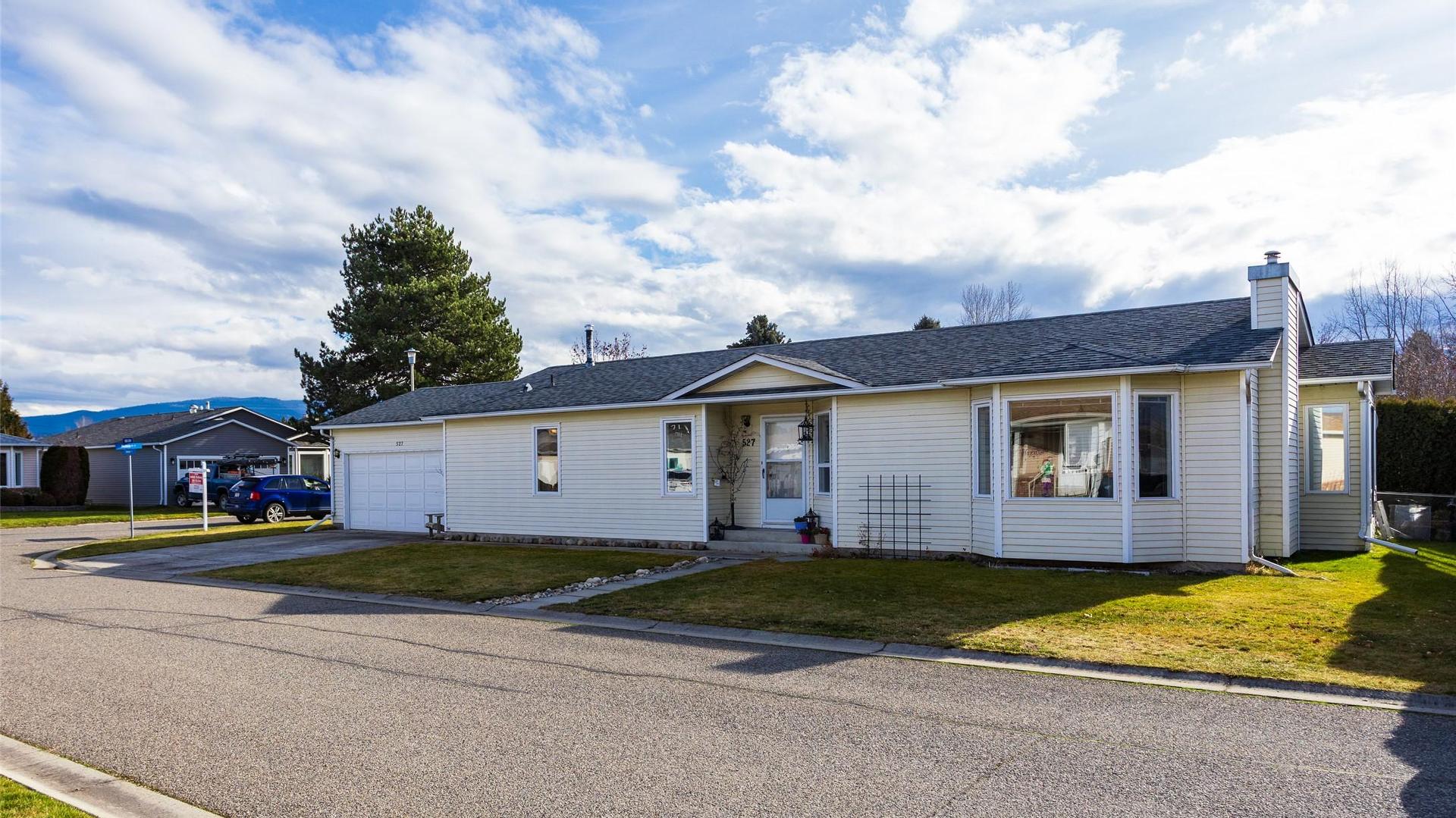 527-1255 Raymer Avenue, Kelowna, BC - Indoor Photo Showing Kitchen